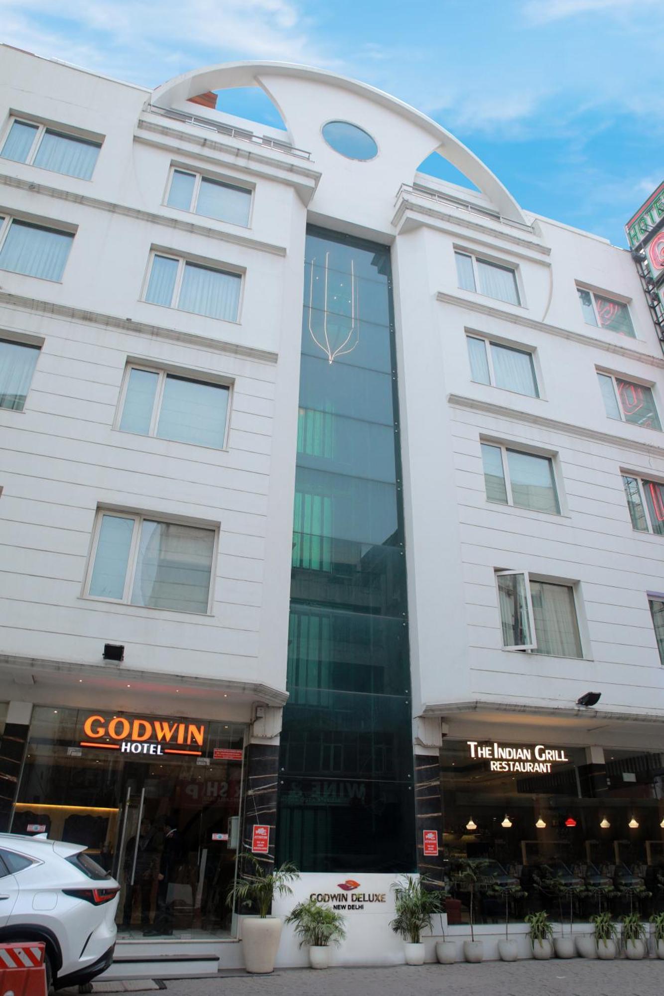 Hotel Godwin Deluxe Near Railway Stn Offers Free Airport Pick-up