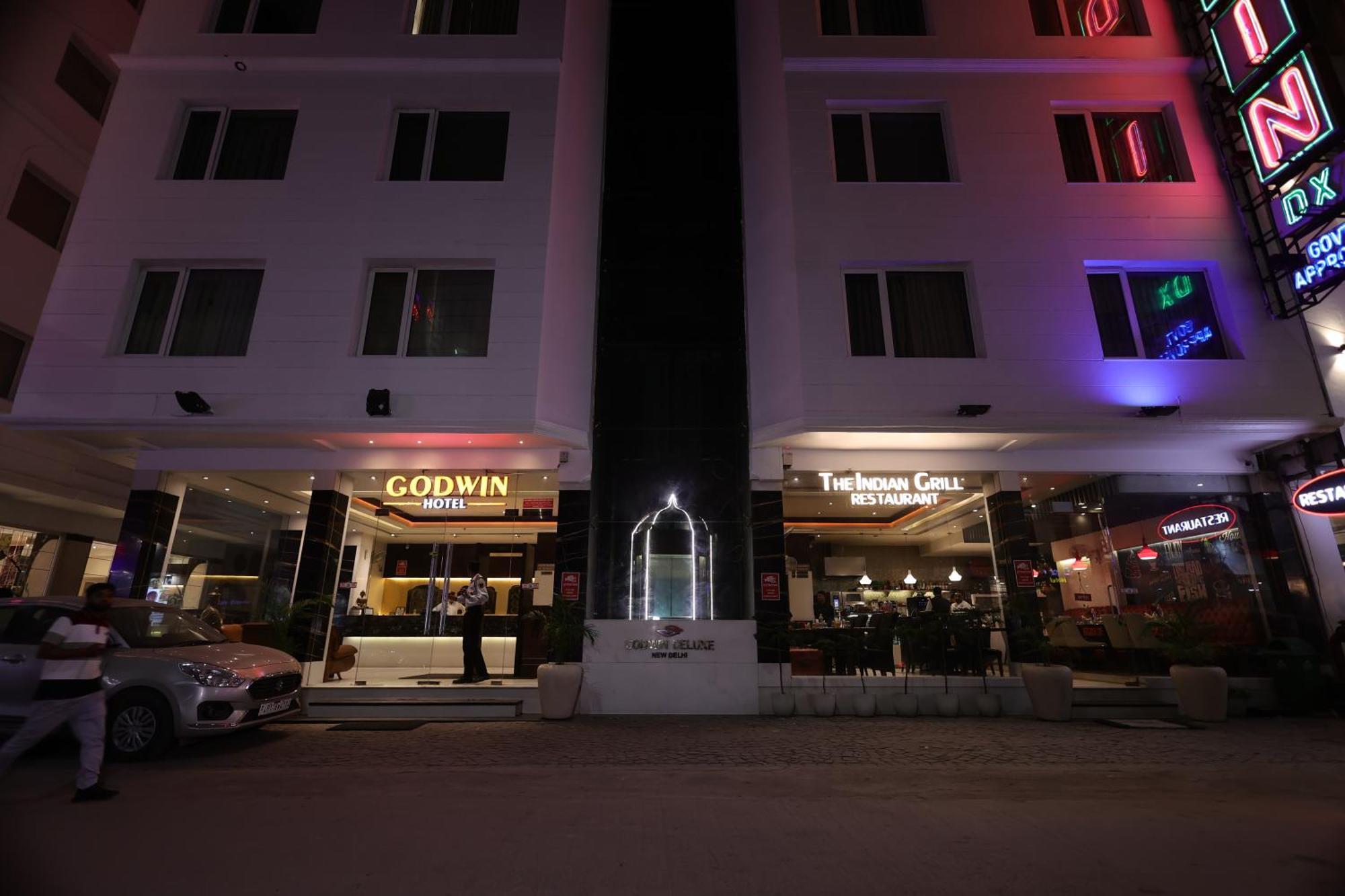 Hotel Godwin Deluxe Near Railway Stn Offers Free Airport Pick-up