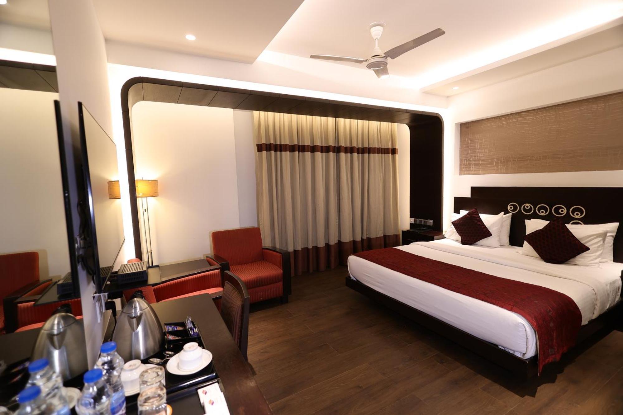 Godwin Deluxe Near Railway Stn Offers Free Airport Pick-up New Delhi