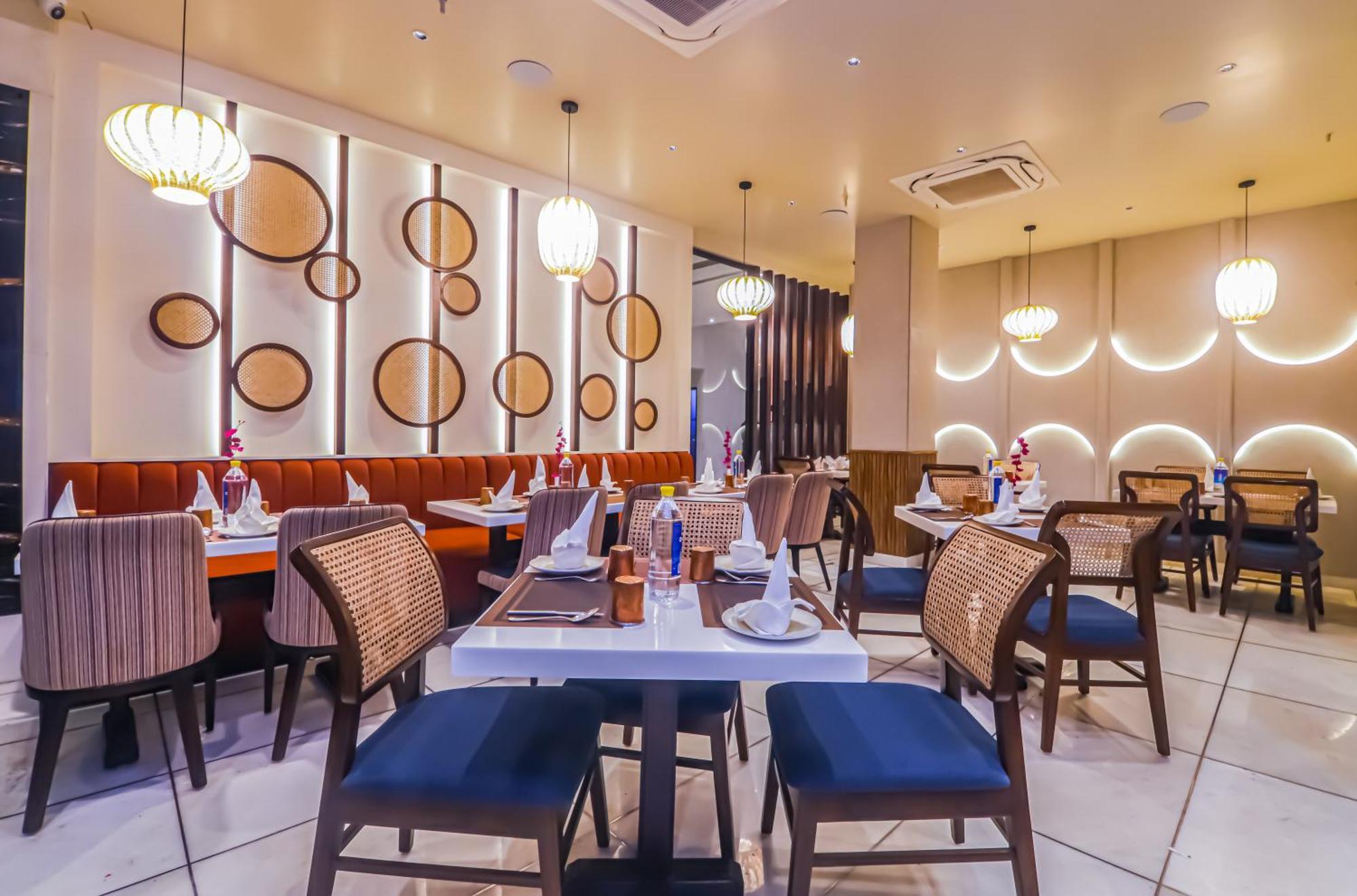 Godwin Deluxe Near Railway Stn Offers Free Airport Pick-up Hotel 4*