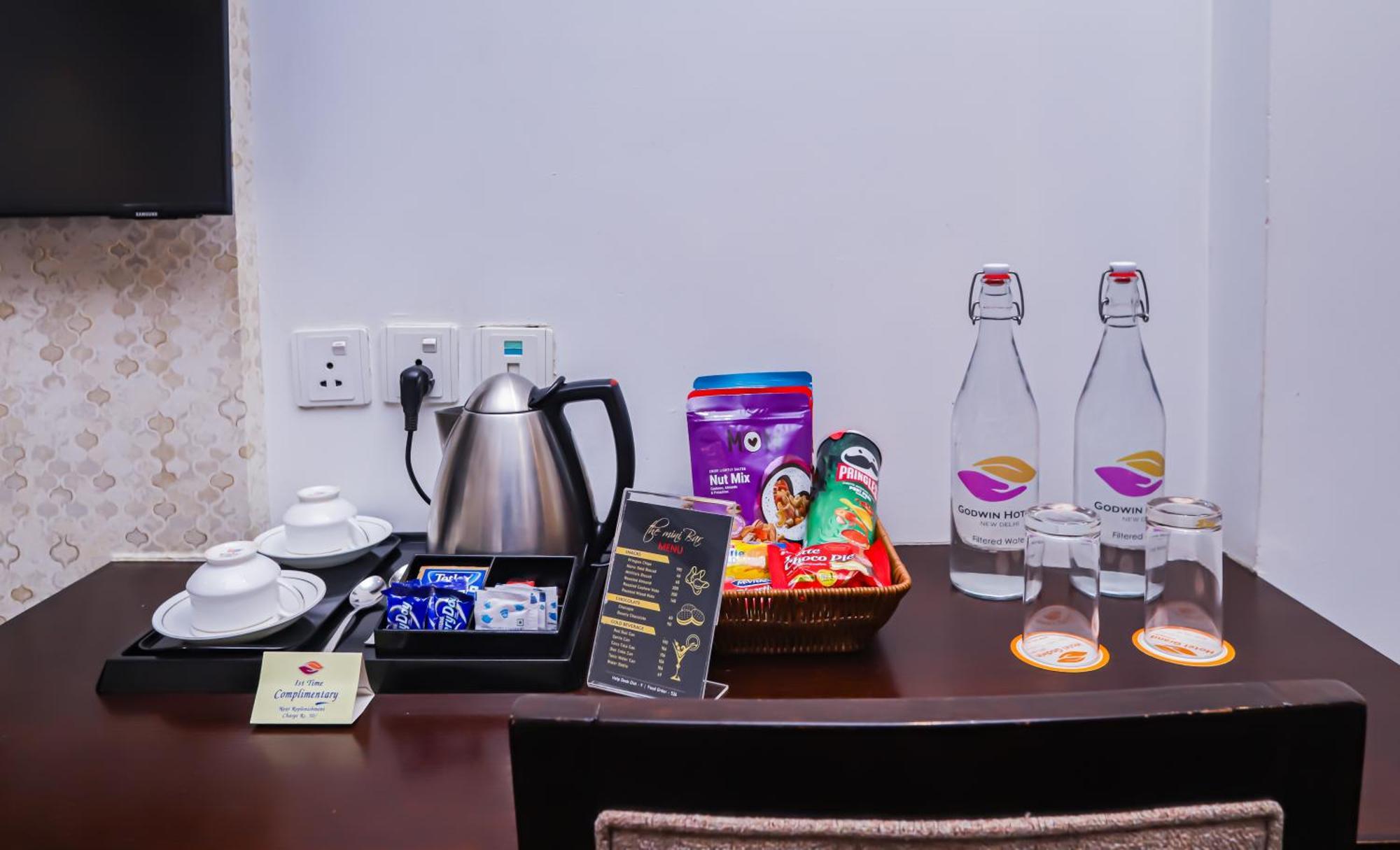 Godwin Deluxe Near Railway Stn Offers Free Airport Pick-up