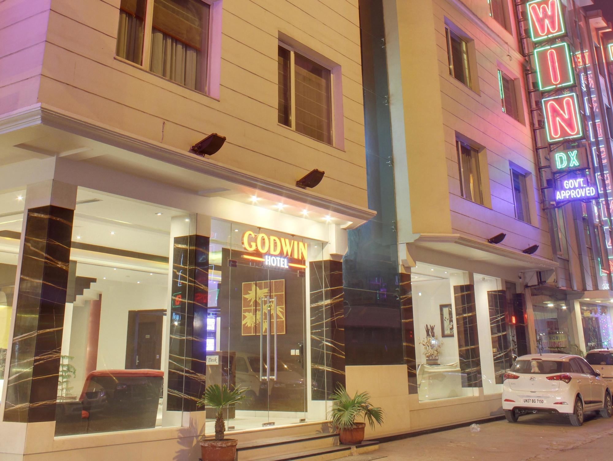 Godwin Deluxe Near Railway Stn Offers Free Airport Pick-up Hotel